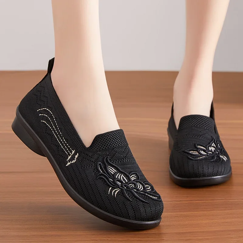 Chinese embroidery loafers women's shoes breathable mesh mom shoes traditional Chinese spring casual comfortable and lightweight - Image 5