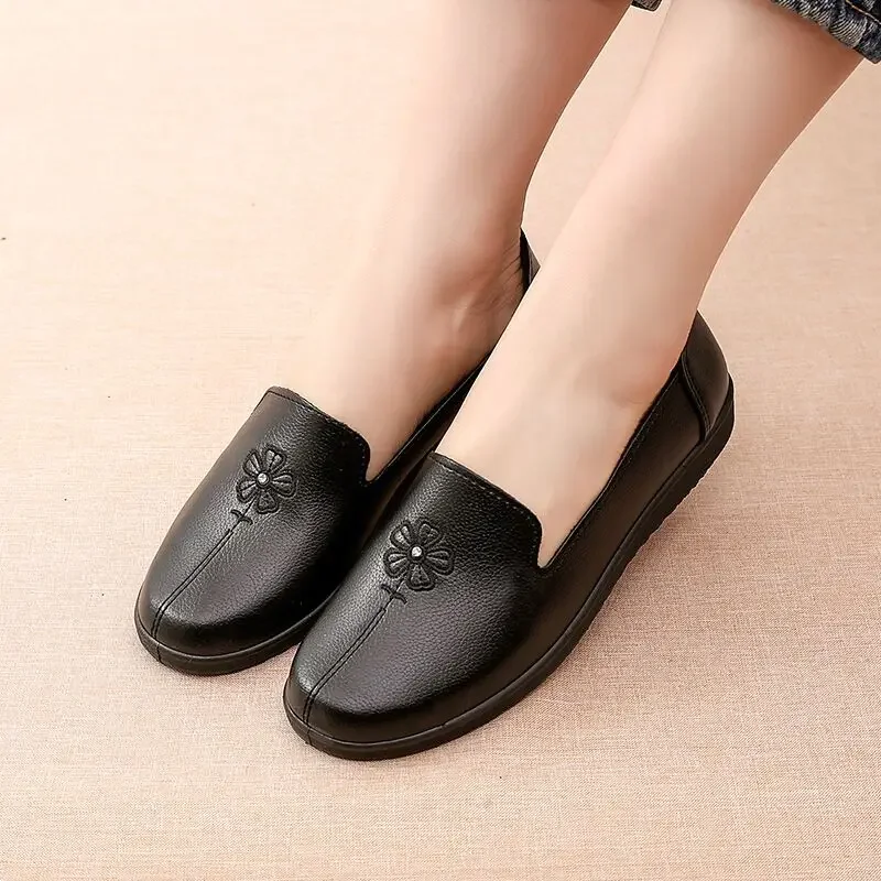 YAERNINew autumn pu leather women moccasins flat shoes embroidered moms flat shoes ballerina shoes casual shallow boat soft shoe - Image 5