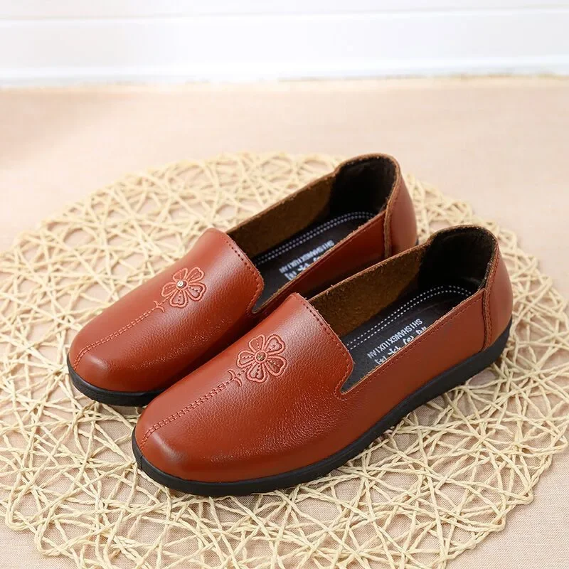 YAERNINew autumn pu leather women moccasins flat shoes embroidered moms flat shoes ballerina shoes casual shallow boat soft shoe - Image 2