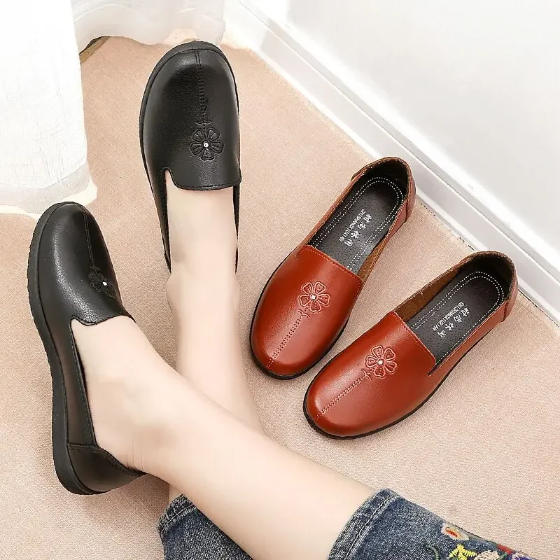 YAERNINew autumn pu leather women moccasins flat shoes embroidered moms flat shoes ballerina shoes casual shallow boat soft shoe - Image 6